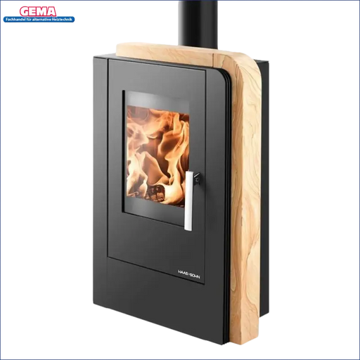 Brennender Holzofen mit Holztäfelung im Produkt Kaminofen Aruba Easy von Haas + Sohn 6 kW